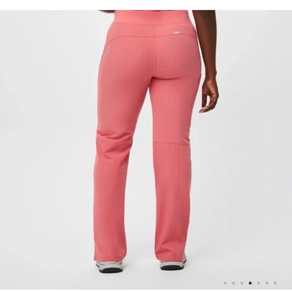 Figs Women's Desert Rose Kade Cargo Scrub Pants - Picture 2 of 2